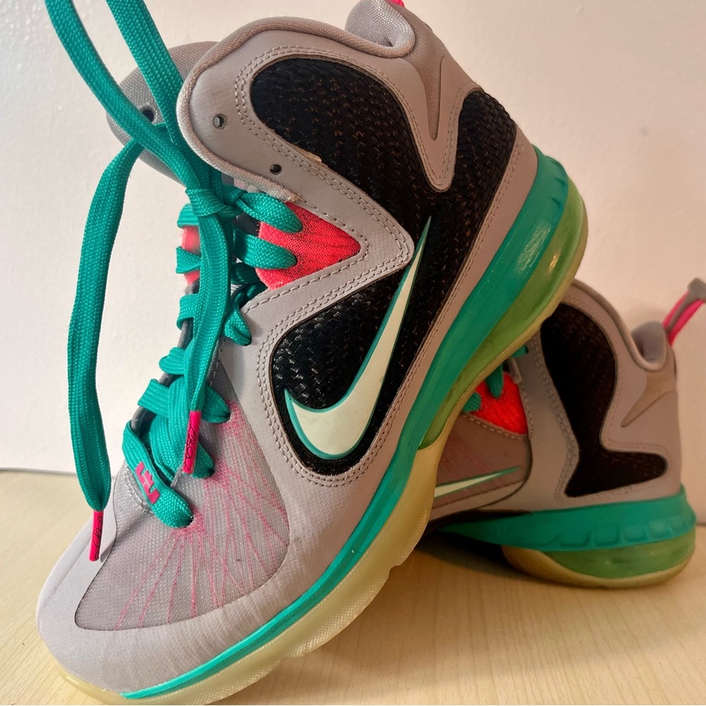 Lebron 9 Elite South Beach Size 5Y / Women Size 6.5